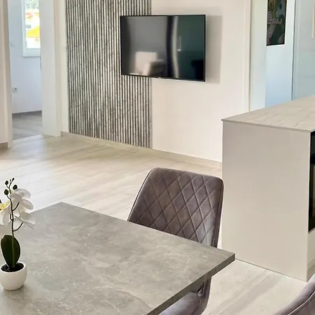 Apartmán 2 Bedroom Cozy In *